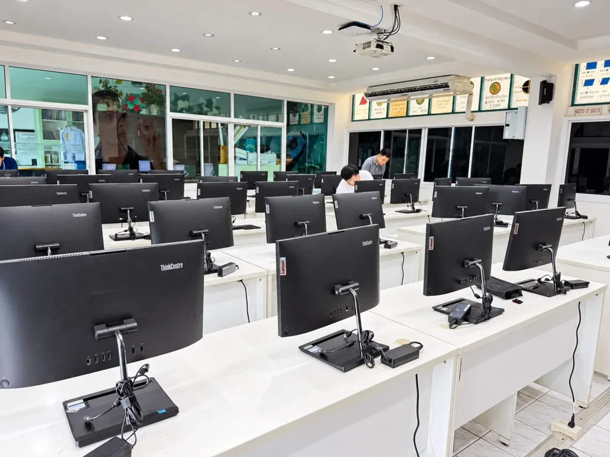 ทีม KPP ปฏิบัติงานในห้องคอมพิวเตอร์