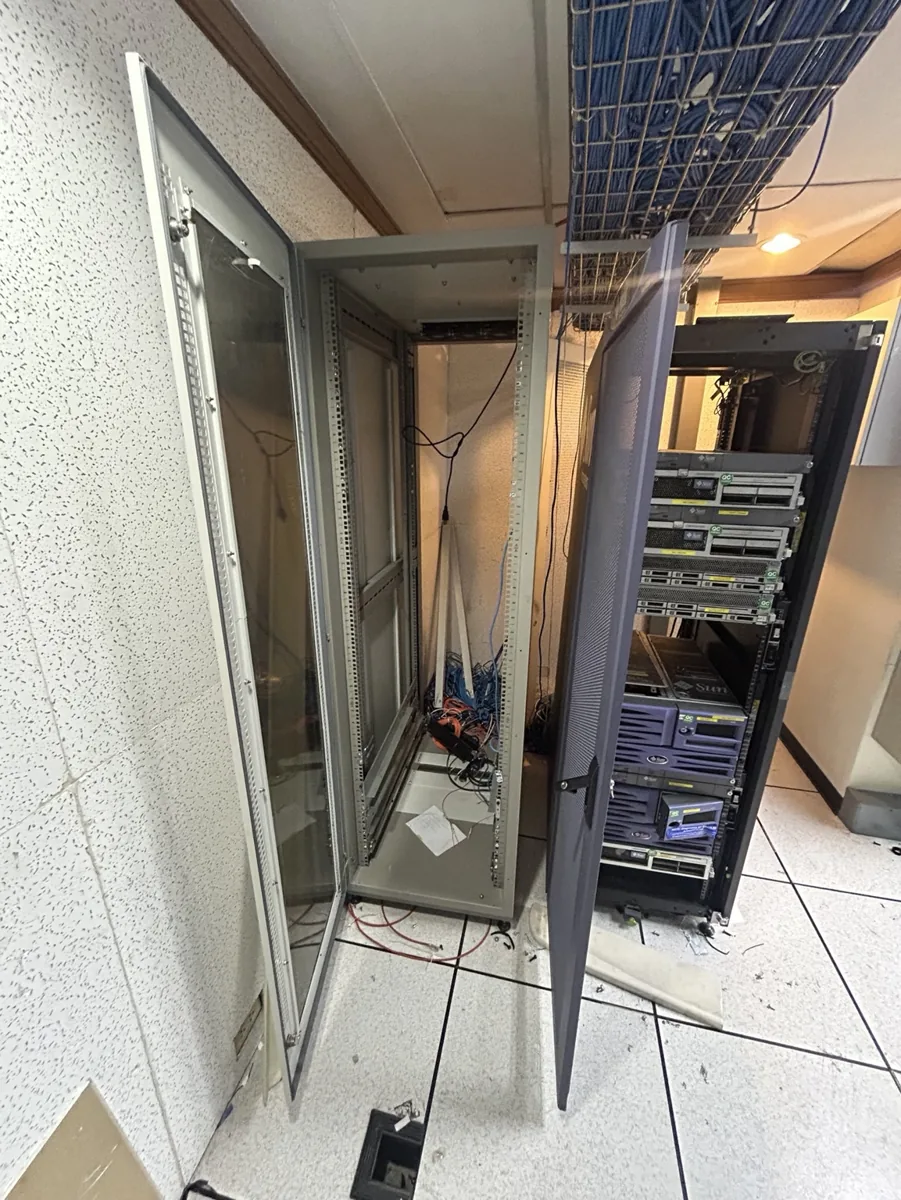 ภาพพื้นที่ตู้ Rack และ Server ระหว่างดำเนินงาน